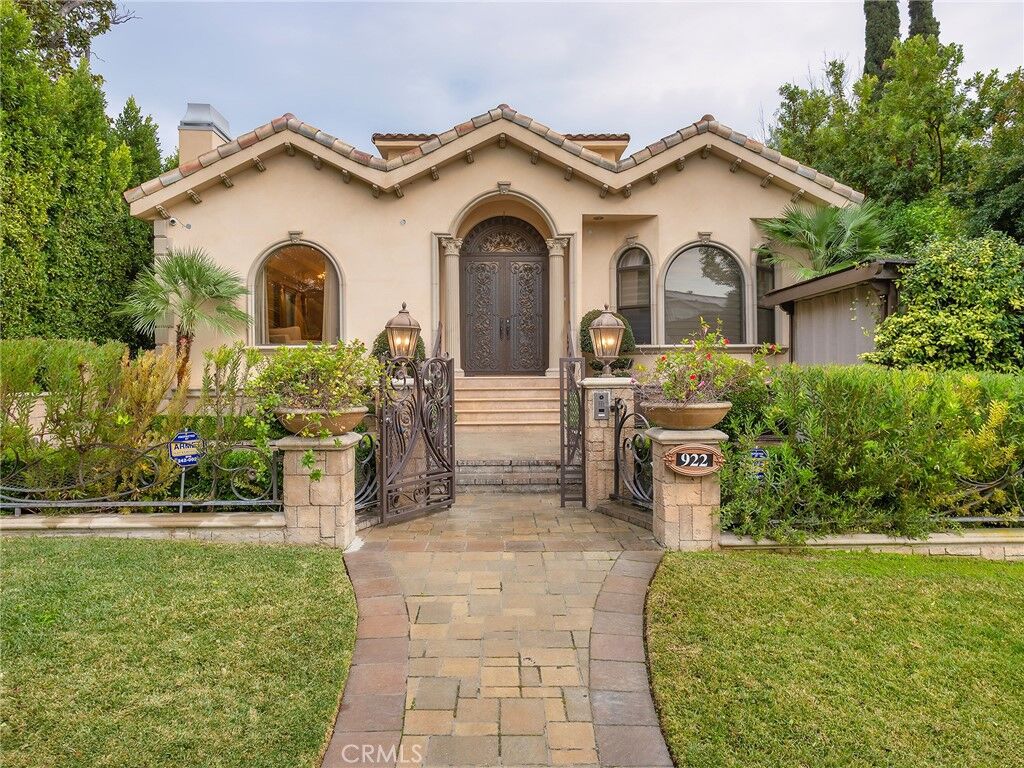 Property Photo:  922 E Providencia Avenue  CA 91501 