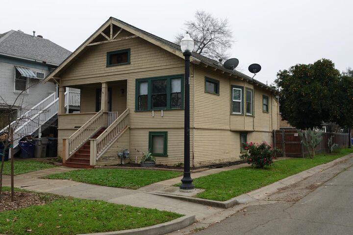 Property Photo:  3202 4th Avenue  CA 95817 