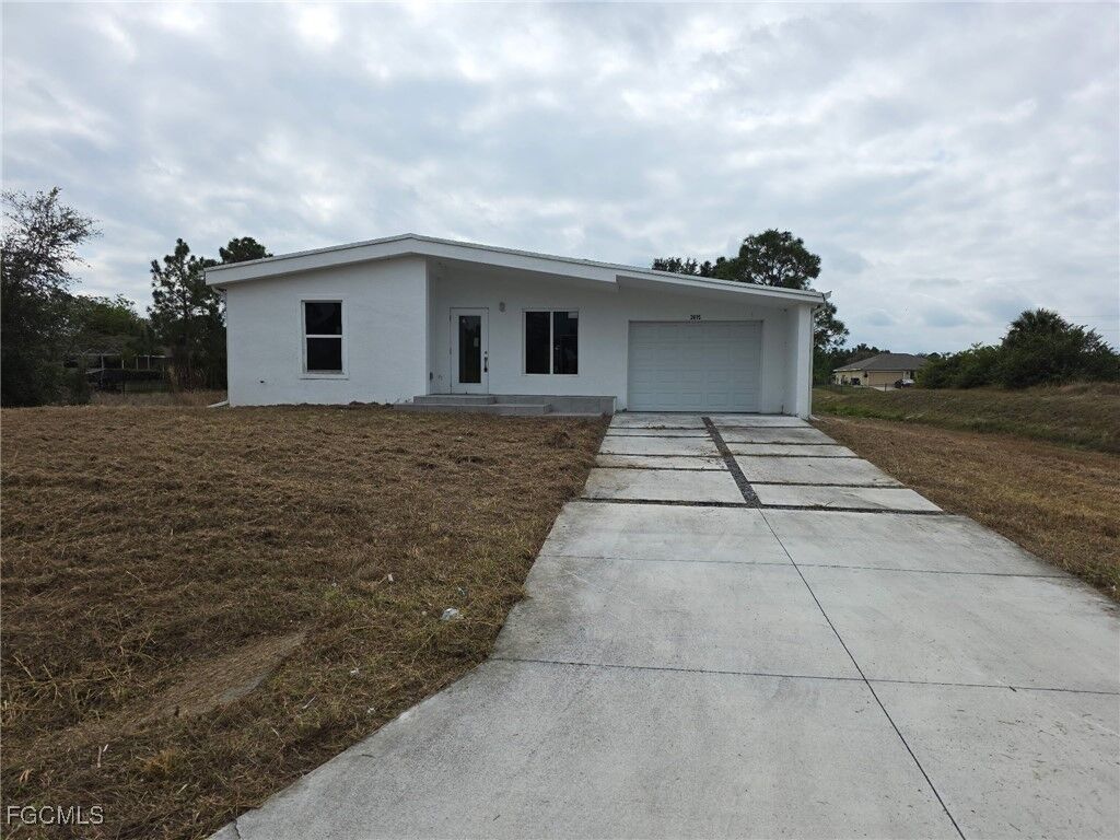 Property Photo: 2615 32nd Street SW FL 33976