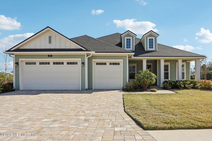 Property Photo: 170 Pasarela Drive FL 32095