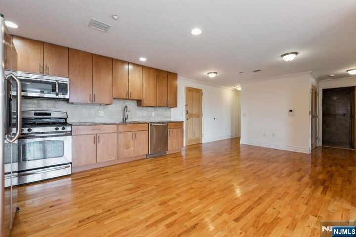 Property Photo:  17 Meadow Road 407  NJ 07070 