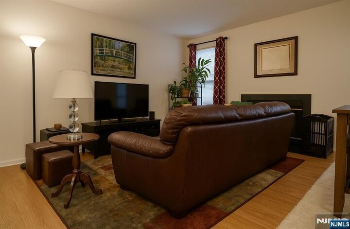 Property Photo:  28 Cliff 28  NJ 07631 