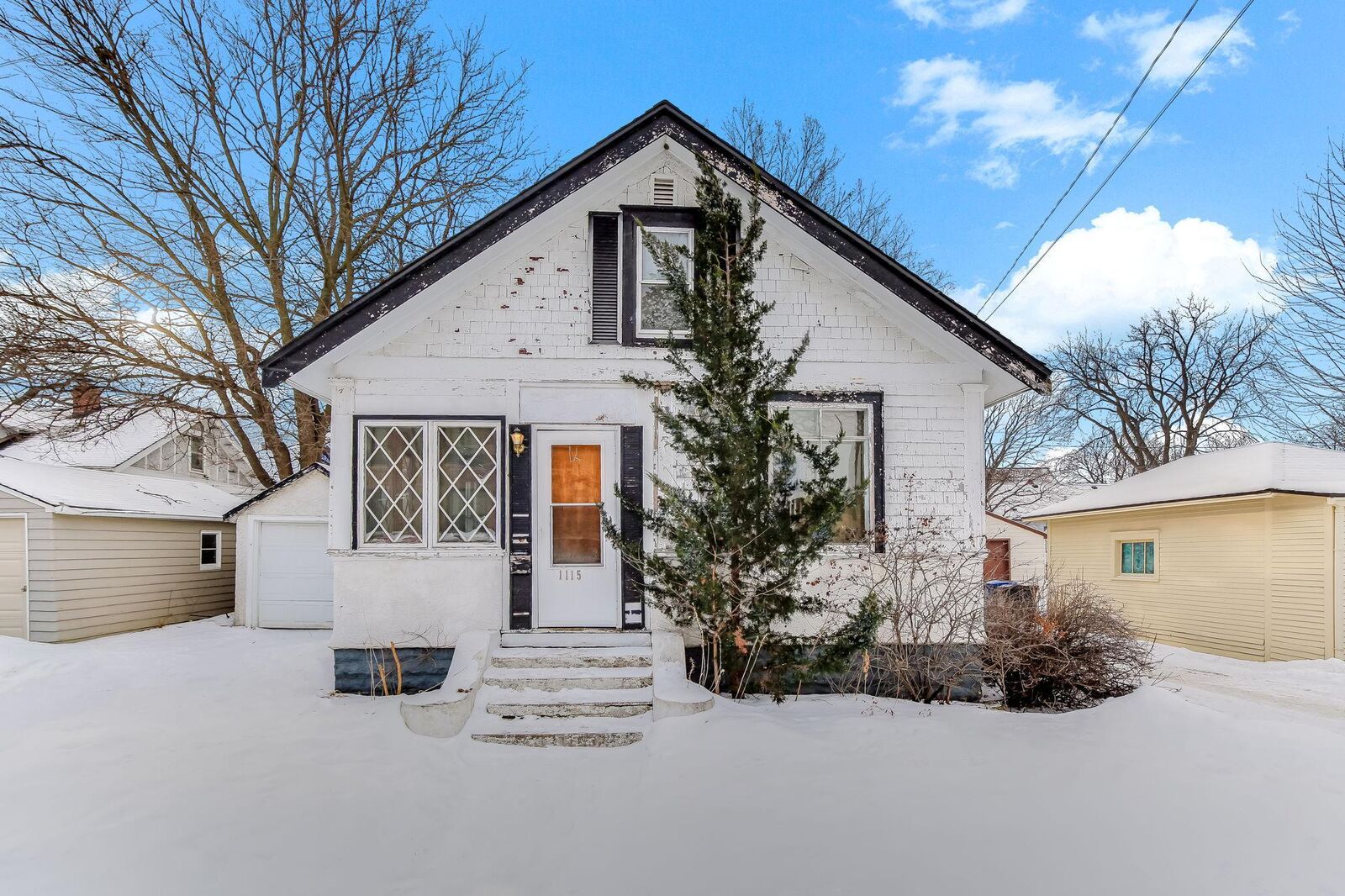 Property Photo:  1115 E 37th Street  MN 55407 