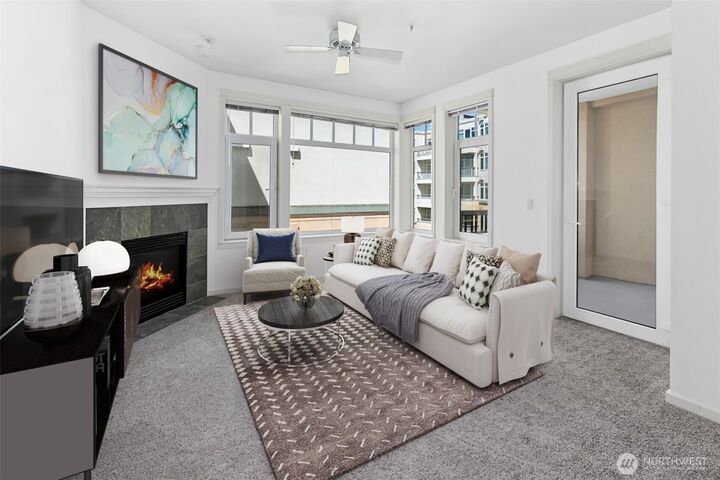 Property Photo:  109  2nd Street S 423  WA 98033 