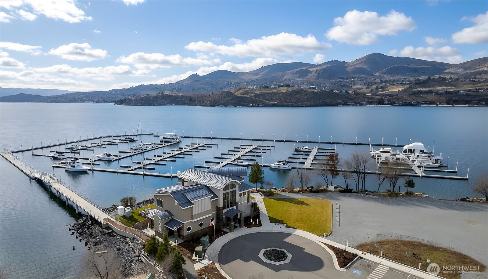 Property Photo: 1350 #D11 W Woodin Avenue D11 WA 98816