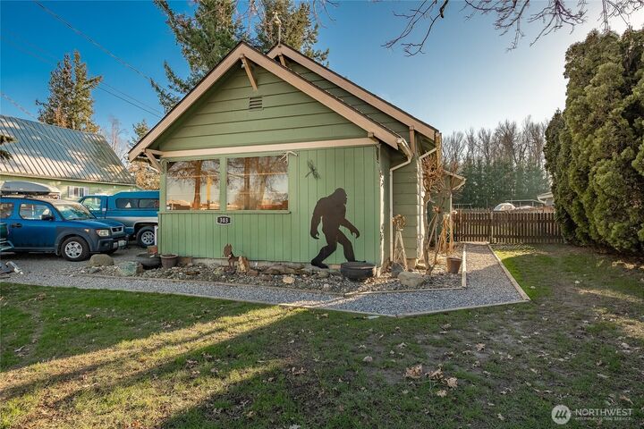 Property Photo:  303  Lincoln Street  WA 98247 