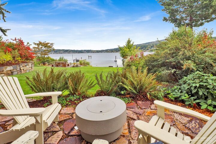 Property Photo:  4521  Wall Street  WA 98229 