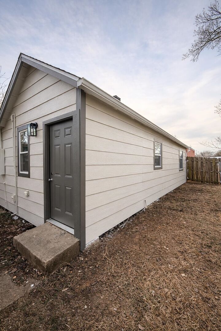 Property Photo:  1618 N Piatt Ave  KS 67214 