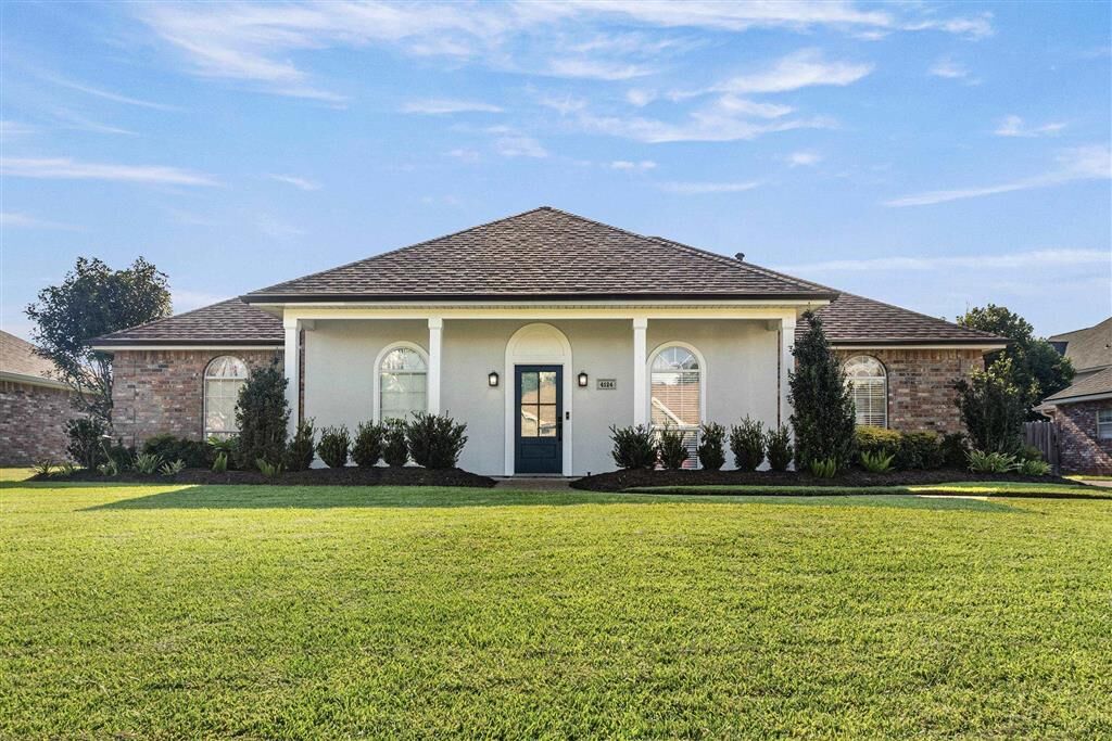 Property Photo: 4124 W Jevon Lane W LA 70605