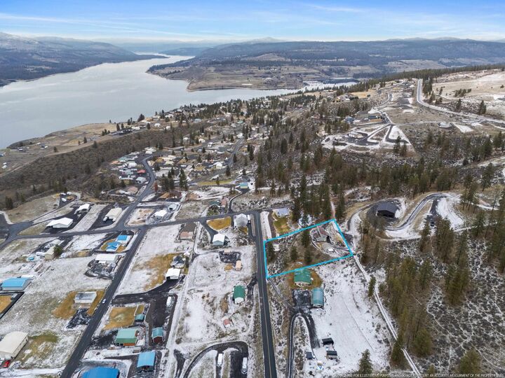 Property Photo:  42040 Lakeview Rd. N.  WA 99122 