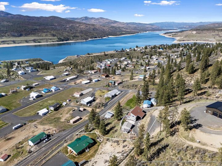 Property Photo:  42040 Lakeview Rd. N.  WA 99122 