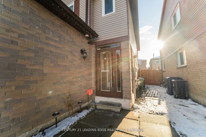 Property Photo:  109 Plumrose Pathway  ON M1B 4B6 