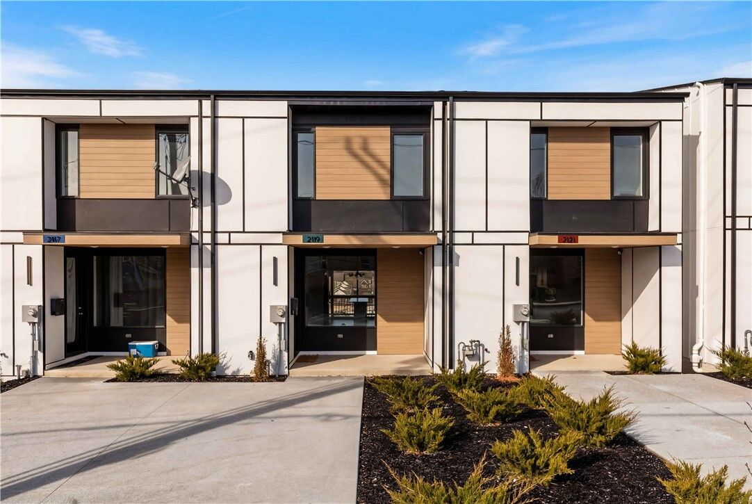 Property Photo:  2119 Rose St  PA 15219 