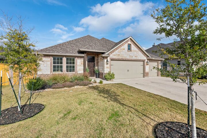 Property Photo:  113 Wake Lane  TX 78633 