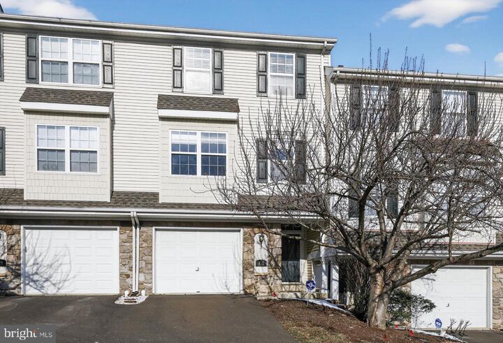 Property Photo: 415 Fort Hill Circle PA 19034