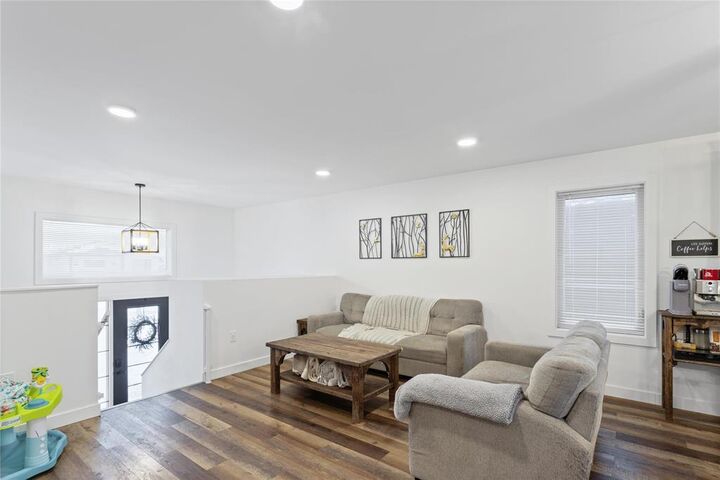 Property Photo:  18 Lindsay Cove  MB R5G 0V2 