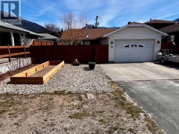 Property Photo: 203 7th Avenue BC V0G 1R0