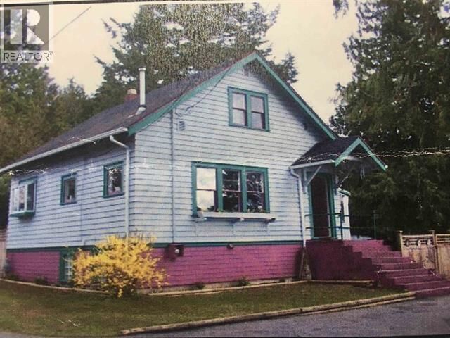 Property Photo:  516 Webster Avenue  BC V3J 2H6 