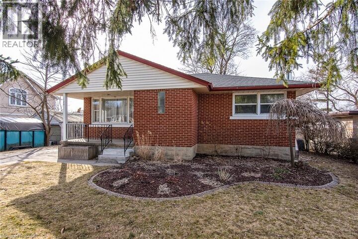 Photo de la propriété:  120 Fourth Avenue  ON N2C 1N8 