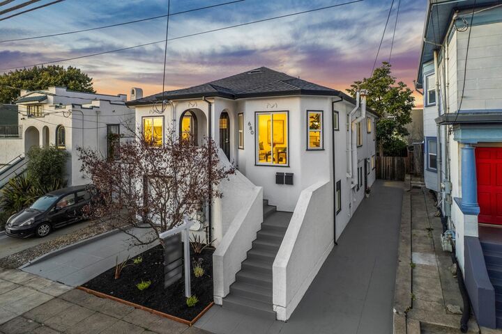 Property Photo: 680 42nd St CA 94609