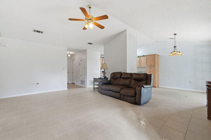Property Photo:  503 Hillview Circle  FL 32536 