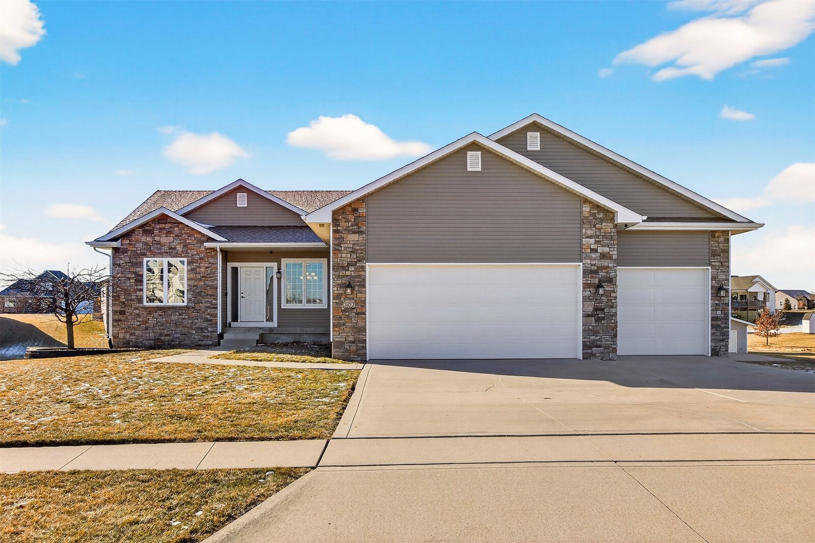 Property Photo:  302 Northview Lane  IA 50124 