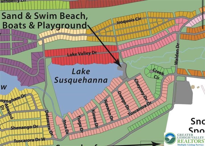 Property Photo:  91 Navaho Drive D  PA 18655 