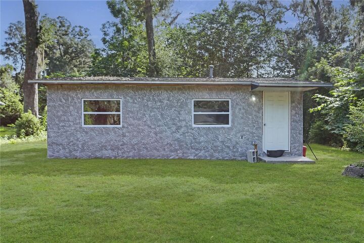 Property Photo:  2109 SE 45th Terrace  FL 32641 