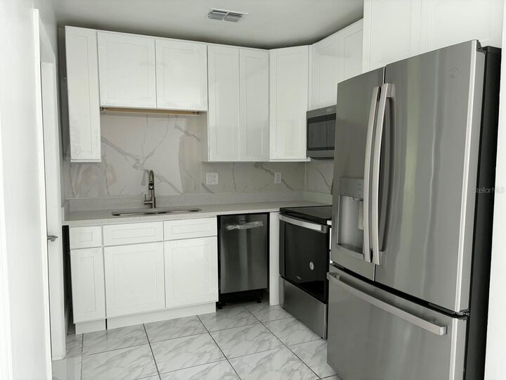 Property Photo:  535 Romano Avenue  FL 32807 