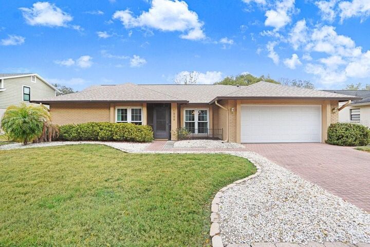 Property Photo:  1328 Corner Oaks Drive  FL 33510 