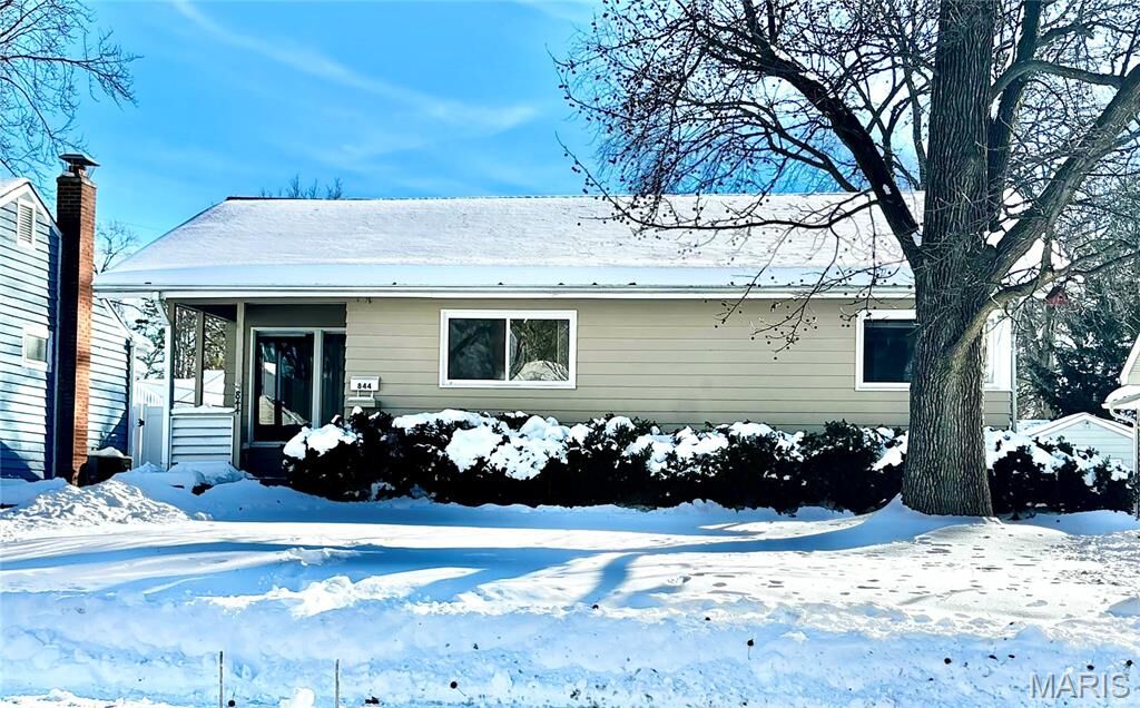 Property Photo:  844 Queen Anne Place  MO 63122 