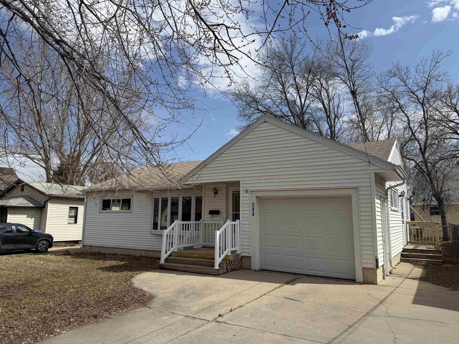 Property Photo:  604 10th St NE  ND 58703 