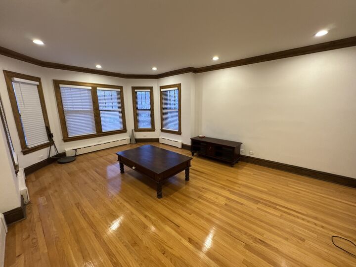 Property Photo:  2437 W North Shore Avenue 2  IL 60645 