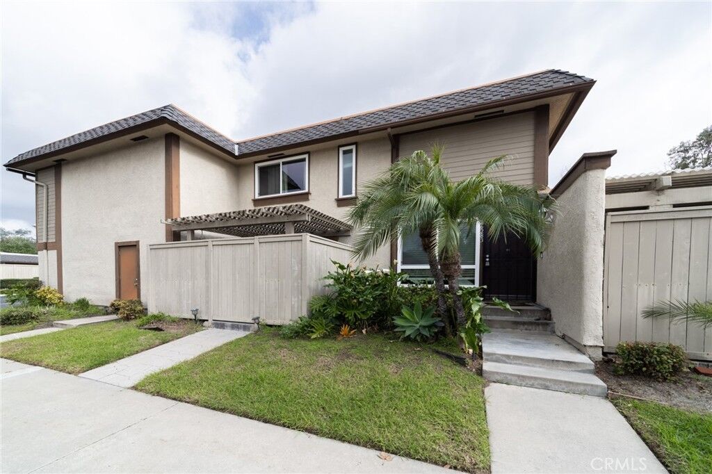 Property Photo:  26283 Via Roble  CA 92691 