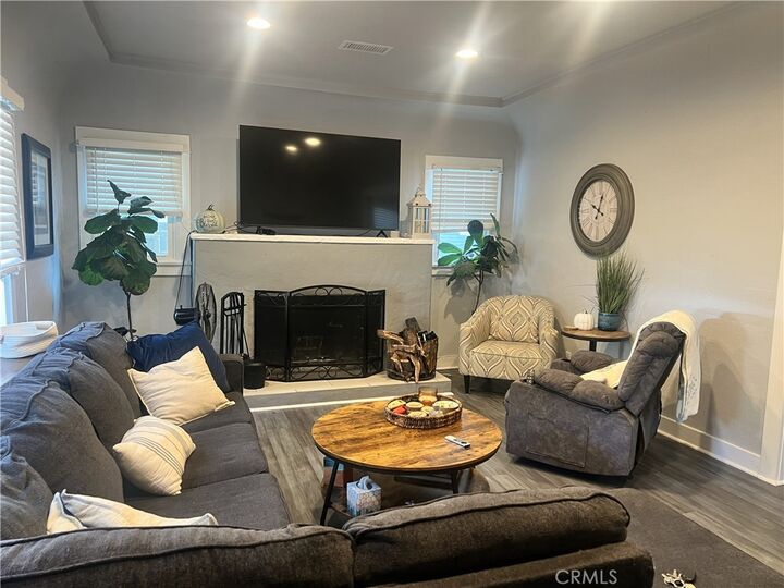 Property Photo:  288 290 Mariposa  CA 91024 