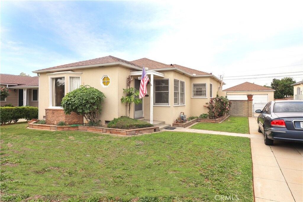Property Photo:  725 Hendricks  CA 90640 
