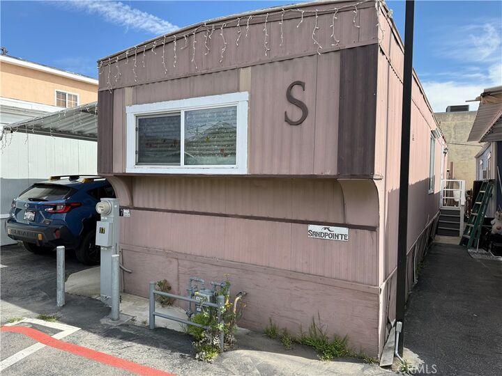 Property Photo:  1618 W 132nd 17  CA 90249 
