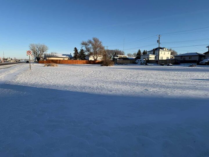 101 7 Avenue E — photo 1