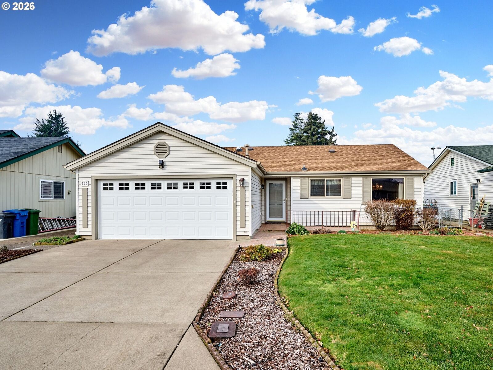 Property Photo:  163 W Clackamas Cir  OR 97071 