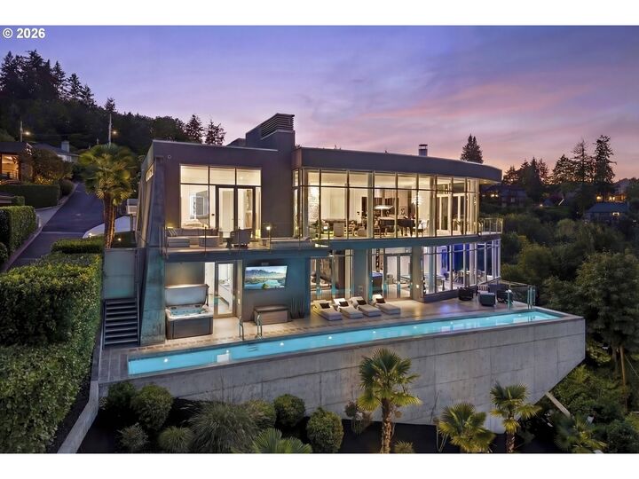 Property Photo:  1305 SW Myrtle Ct  OR 97201 