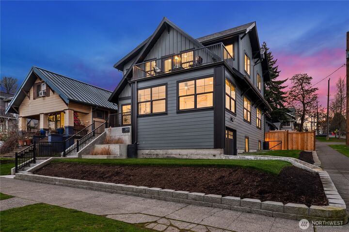 Property Photo:  2801  20th Avenue S  WA 98144 