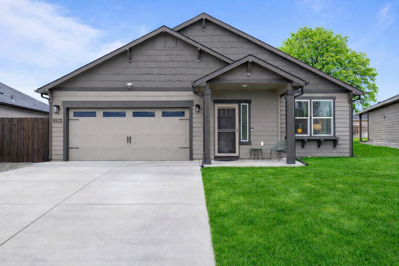 Property Photo:  2214  Leonard Drive  WA 99362 