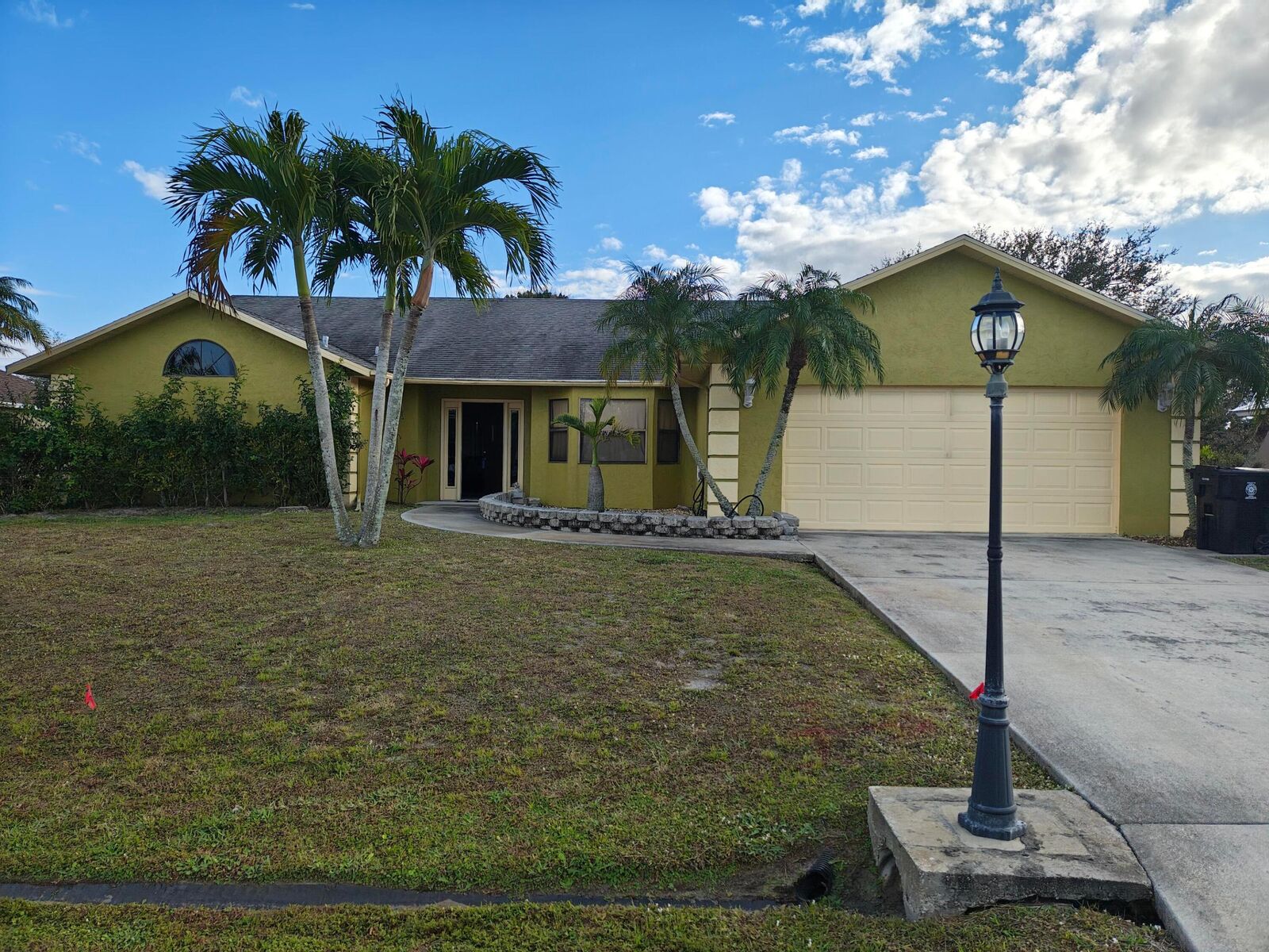 Property Photo:  222 SW Fairchild Avenue  FL 34984 