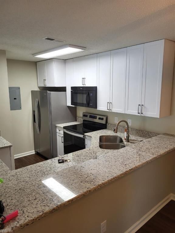 Property Photo:  103 Windsor Ln I  VA 23185 