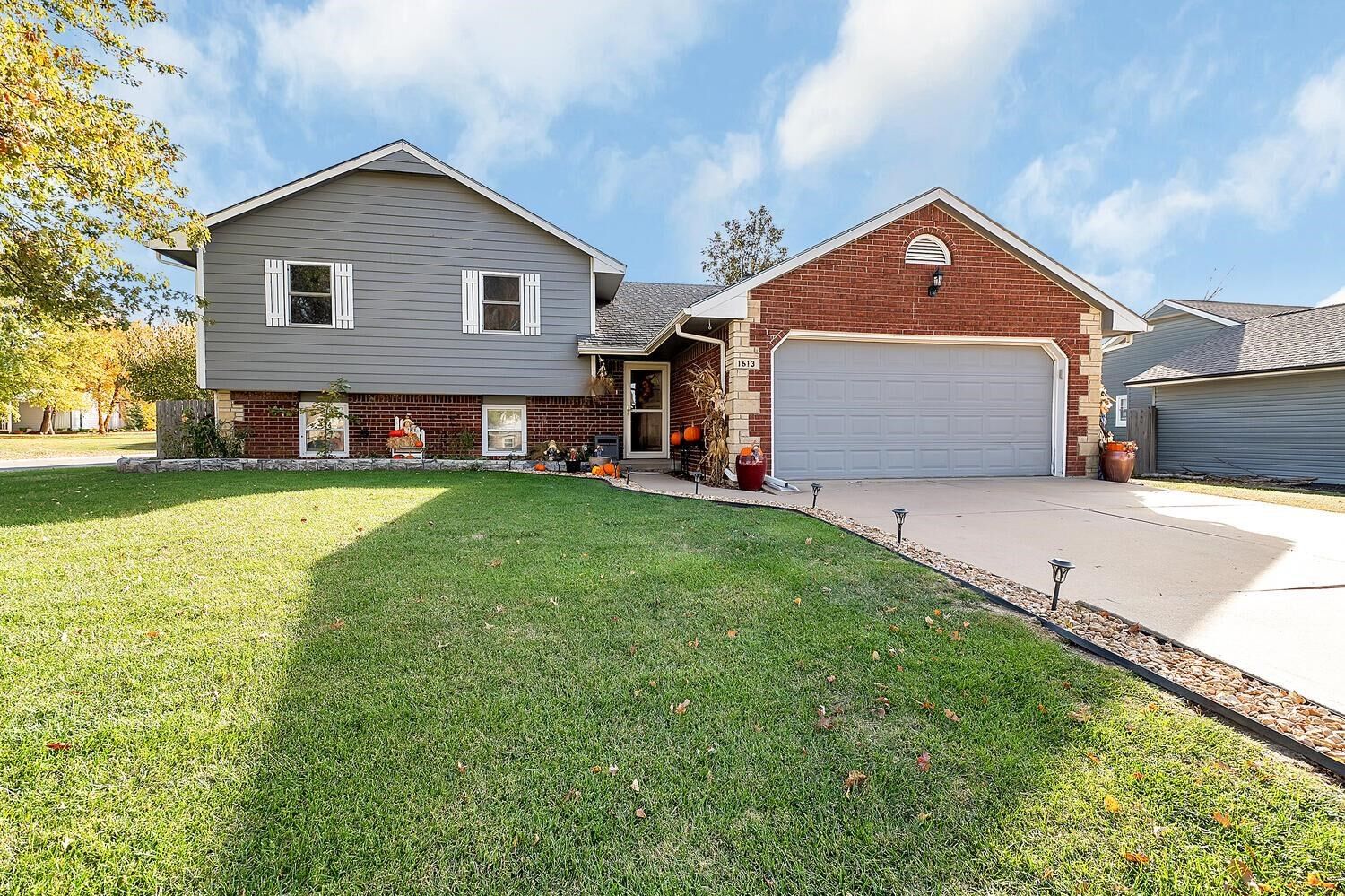 Property Photo: 1613 E Horizon Dr KS 67037