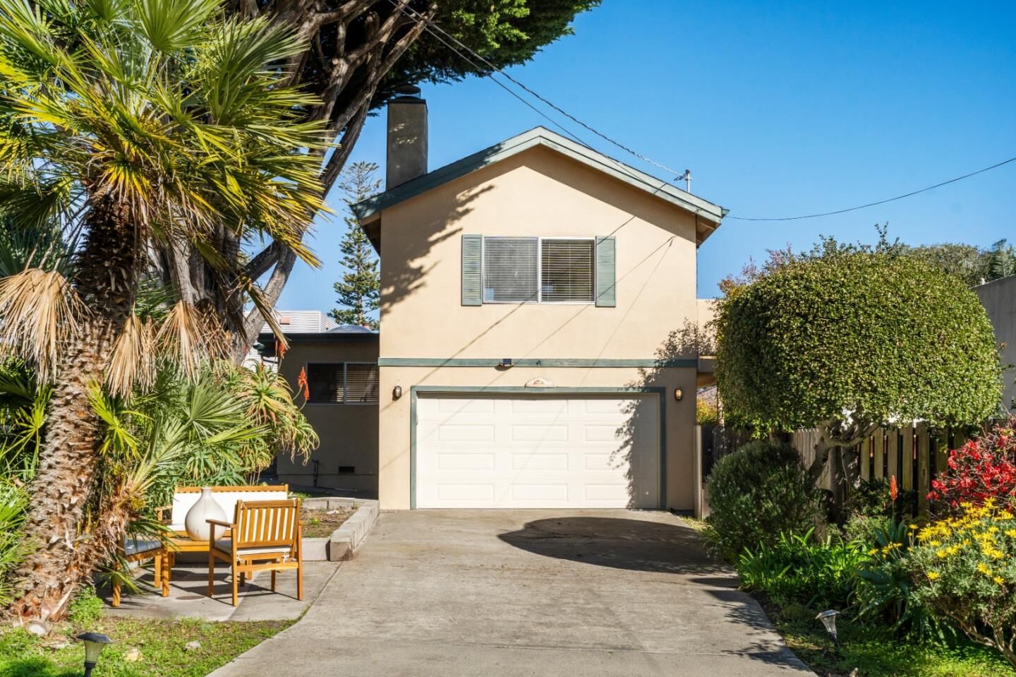 Property Photo:  926 Roosevelt Street  CA 93940 