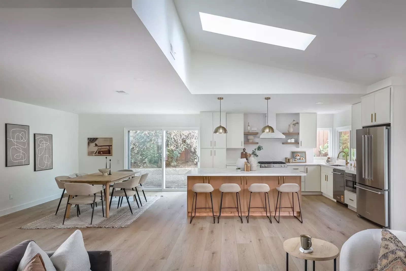 Property Photo:  1028 Daisy Ave  CA 92011 