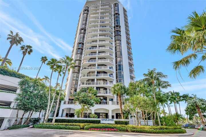 Property Photo:  3598 Yacht Club Dr Ph2002  FL 33180 