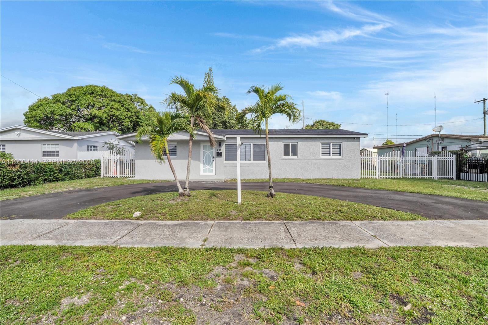 Property Photo: 911 NW 200th Ter FL 33169