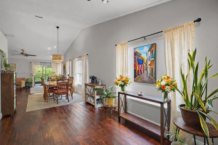 Property Photo: 4036 Pine Ridge Ln FL 33331